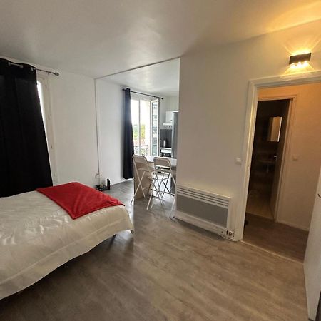 Studio Tres Lumineux Et Equipee En Pleine Avenue ! Le Kremlin-Bicetre Luaran gambar